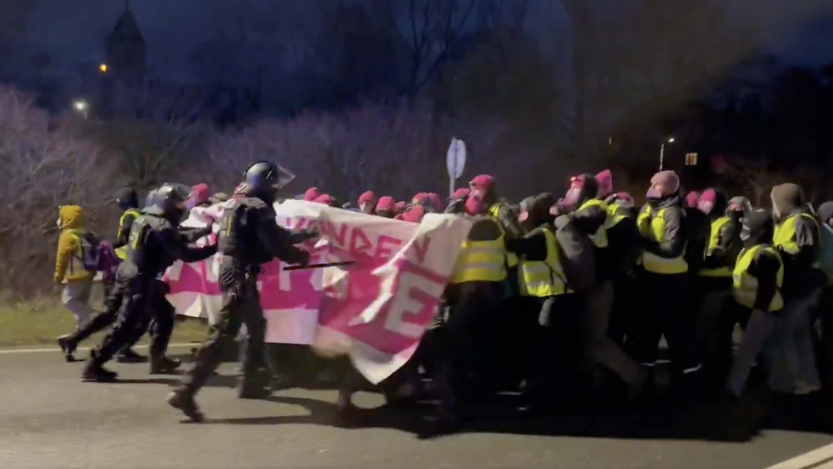 Delayed Start for AfD Congress Amid Widespread Protests