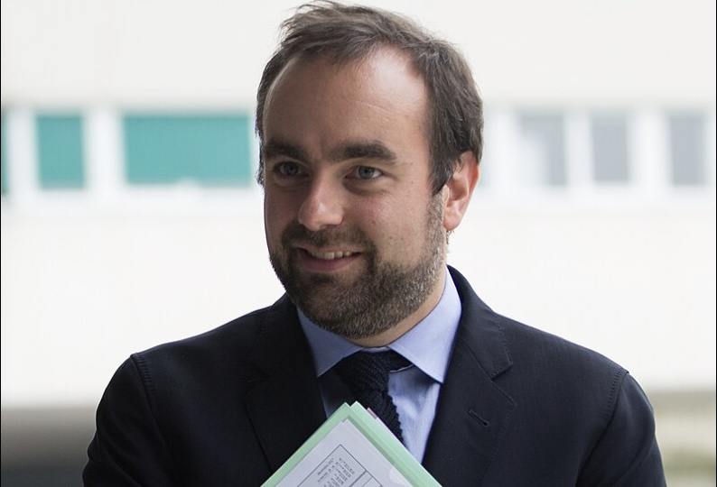 French Government Lives to Fight Another Day