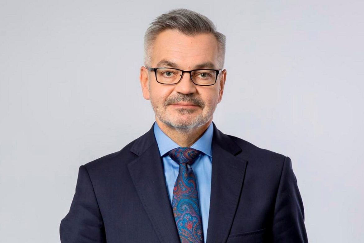 Polish ambassador targeted by activists during visit to St Petersburg