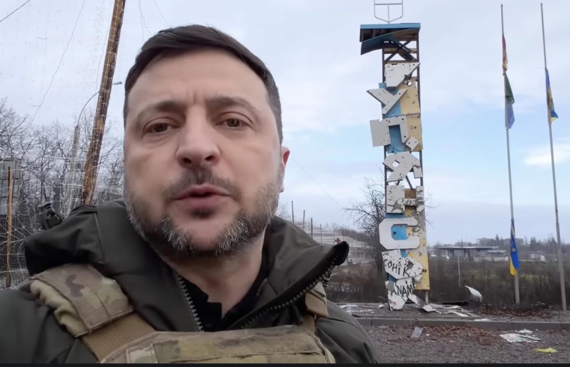 Zelenskyy visits Kupiansk after Kyiv reports counterattack and encirclement