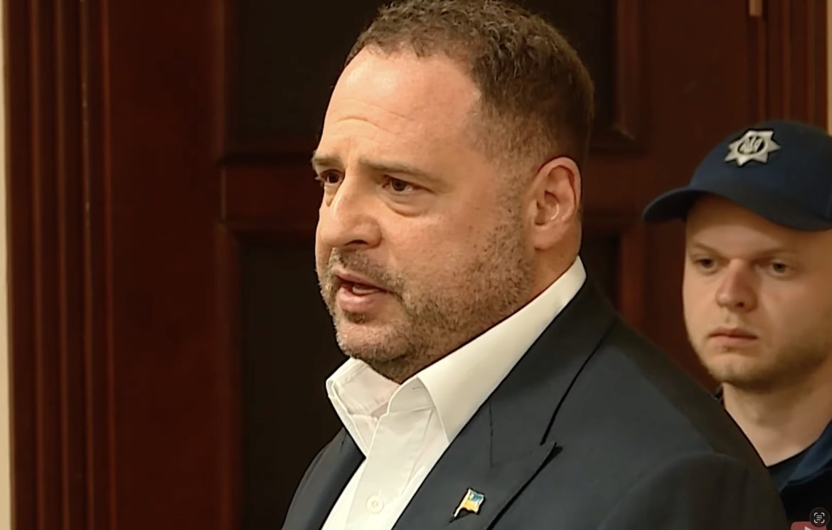 Yermak Arrest Adds Political Shock to Morning of Russian Strike on Kyiv